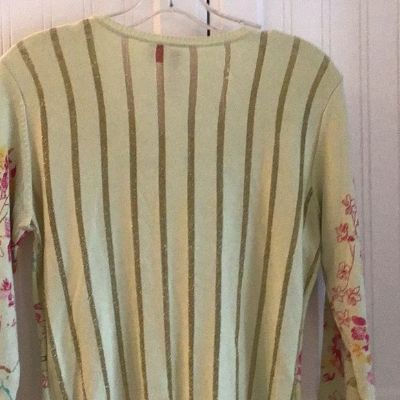 Vintage inspired, jeweled buttons, 3/4 sleeve sweater. - Picture 4 of 11